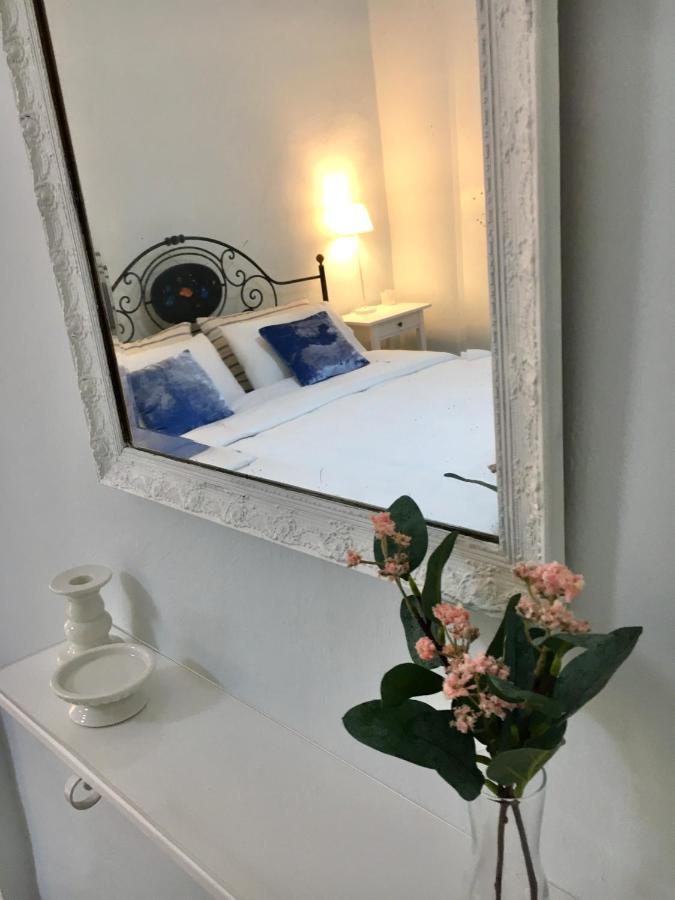 Appartamento Cozy House With Backyard At Iraklio Attikis Atene Esterno foto