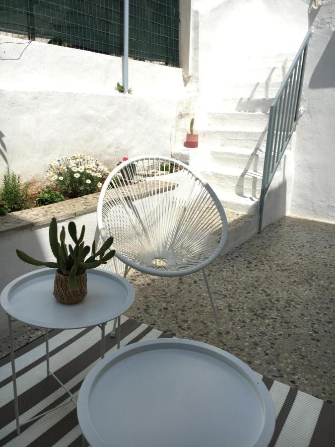 Appartamento Cozy House With Backyard At Iraklio Attikis Atene Esterno foto