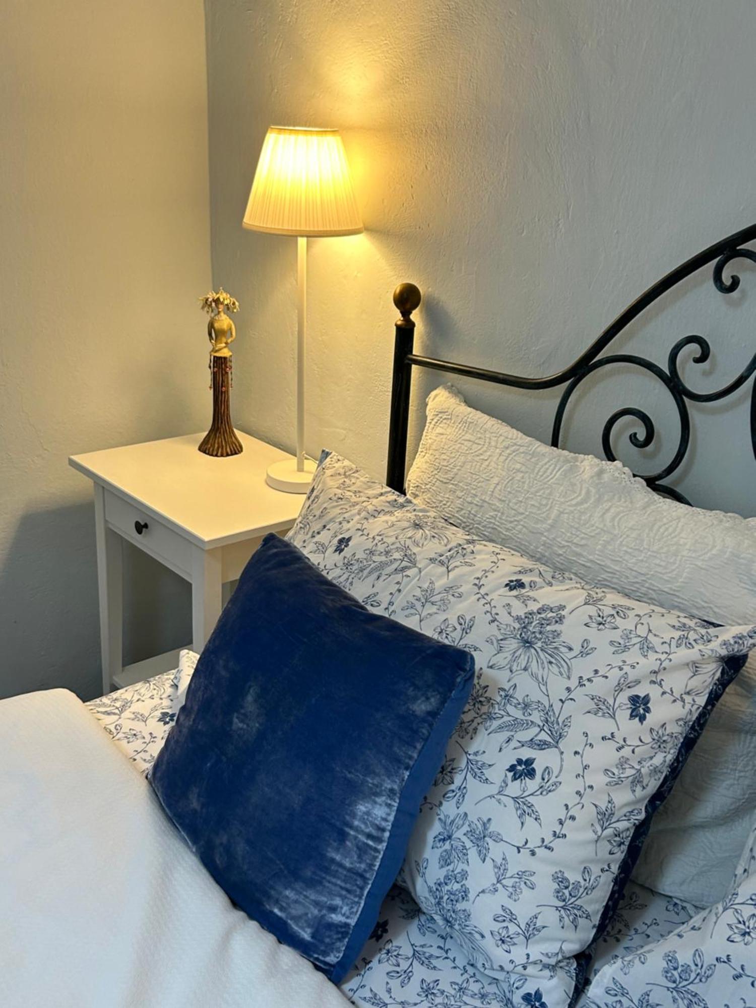 Appartamento Cozy House With Backyard At Iraklio Attikis Atene Esterno foto