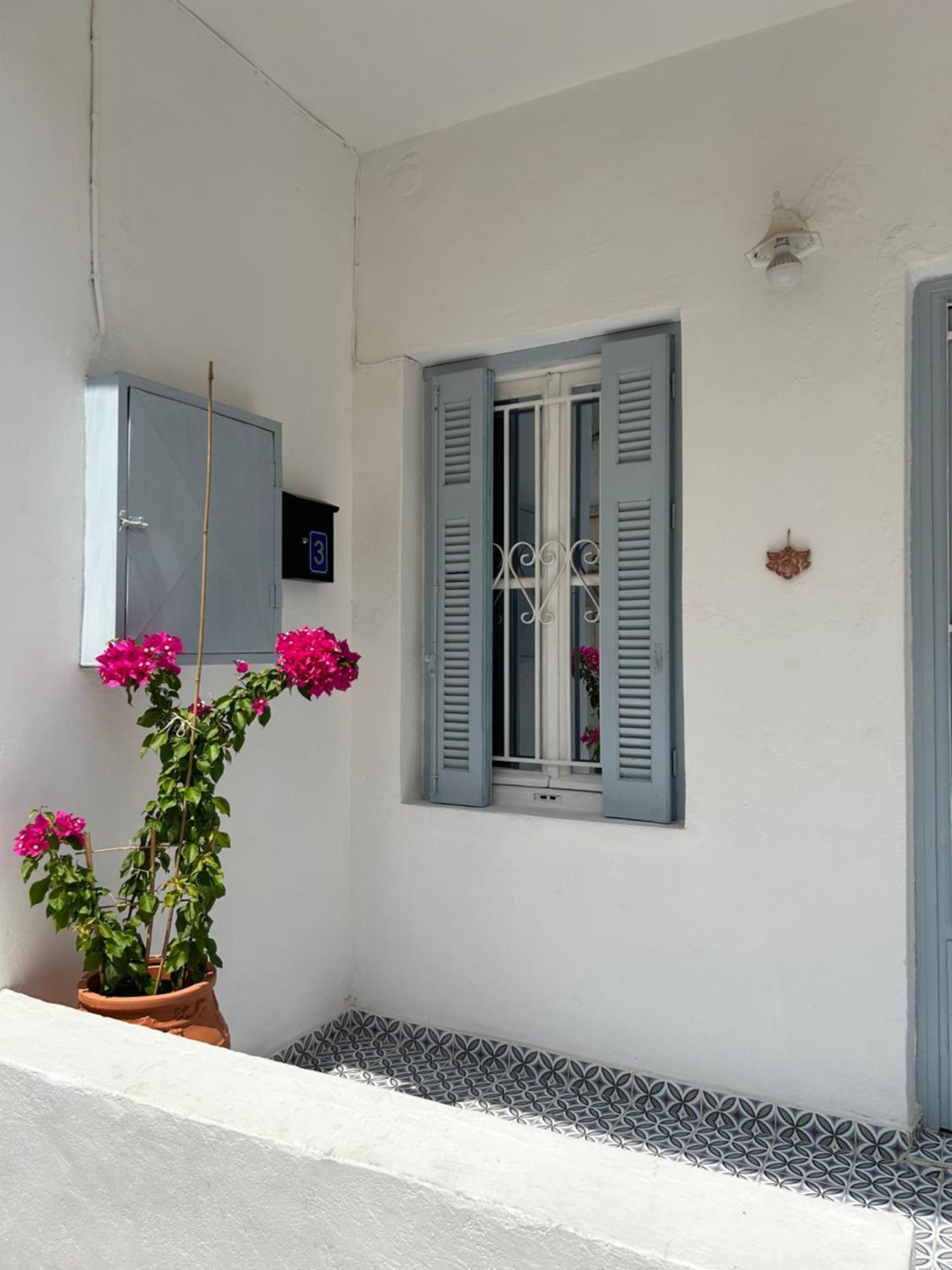 Appartamento Cozy House With Backyard At Iraklio Attikis Atene Esterno foto